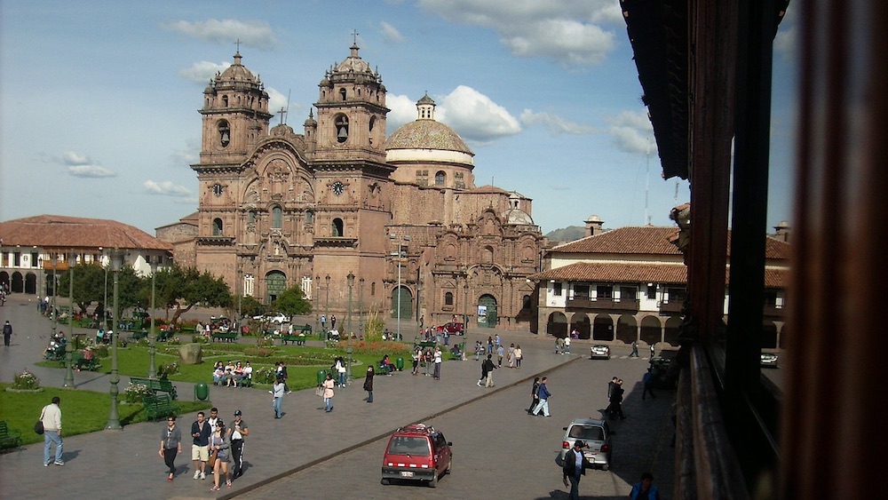 plaza armas cuzco peru