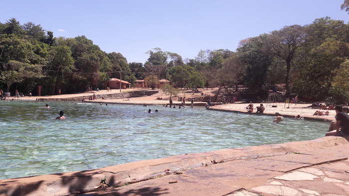 Vista da piscina de água mineral no Parque Nacional de Brasília.