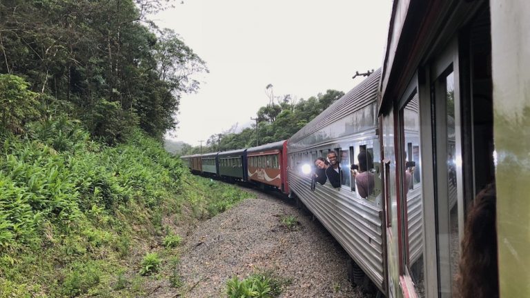 Bate e volta de Curitiba a Morretes de trem: Vale a pena?