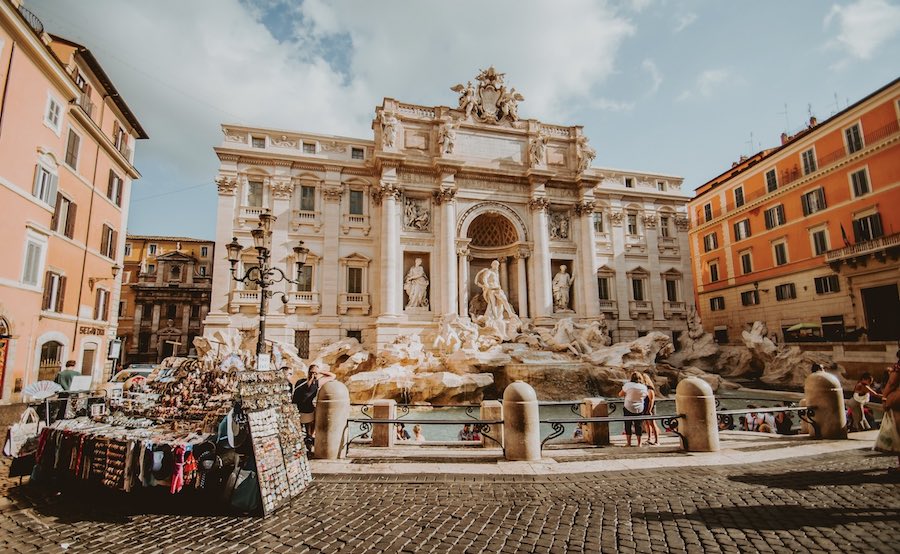 Fontana di Trevi, localizada no coração do centro histórico, o melhor lugar onde ficar em Roma numa primeira viagem.
