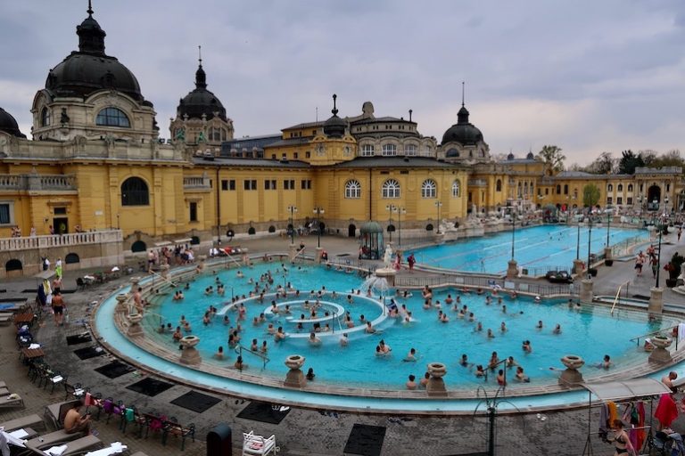 Termas em Budapeste: vale a pena visitar a maior e melhor