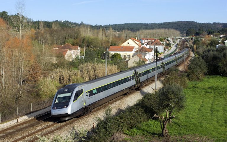 Como ir de Lisboa ao Porto: carro x trem x ônibus