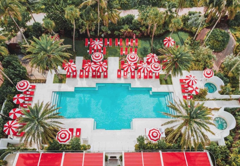 Piscina do luxuoso hotel 5 estrelas Faena Miami Beach.